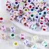 Cuentas de Letras de Colores con Fondo Blanco Acrílico de 6*6mm con Efecto de Goteo de Aceite, Cuentas Sueltas para Pulseras, Collares y Accesorios de Joyería Hechos a Mano DIY