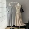 Conjunto de Falda y Blusa Delgadas como el Papel, Nuevo Conjunto Mejorado Ligero Color Madera Clara Verde, Conjunto en Tono Azul Grisáceo, Mangas Cortas, Mangas Normales