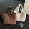 2026 nuevo bolso de hombro de gran capacidad, bolsa de mano para el trabajo, diseño simple y retro con un toque de lujo