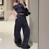 Atuendo Casual 2026: Conjunto de Dos Piezas para Mujer de Verano: Camiseta Retorcida sin Hombros y Pantalones Rectos de Cintura Alta con Cordón