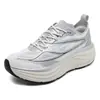 Sapatos Esportivos Masculinos de Solado Grosso para Exterior Amortecedores Tênis de Corrida Off-road Antiderrapantes Calçados de Viagem para Caminhada Tendência Sapatos de Pai para o Dia a Dia