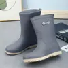 Sapatos de Chuva Femininos Estilo Japonês Modernos de Verão Botas de Chuva de Cano Médio Calçados Externos Sapatos de Borracha para Adultos Trabalho Sapatos para Água Trabalho na Cozinha