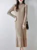 2025 Nuevo Vestido de Punto Grueso de Lana Pura para Otoño e Invierno de Cuello Alto a Media Manga con Mangas Largas para Mujer, Trenzado, Color Puro, Falda Larga