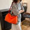 Nova Bolsa Transversal Esportiva Casual de Grande Capacidade Resistente ao Desgaste Combina com Tudo Bolsa de Ombro Balde Moderna Bolsa Grande Masculina e Feminina