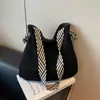 Bolsa Tote Retrô de Alto Valor Transfronteiriça Outono e Inverno para Mulheres Estilo Outono 2026 Moda de Nicho Simples Bolsa de Ombro para o Dia a Dia
