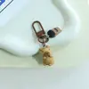 Chaveiro de Capivara Cor de Café Desenho Animado Pingente Doce Decoração de Mochila Ornamento Diário Acessório Criativo Versátil