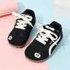 Zapatillas Deportivas para Niños 2026 Otoño Nuevo Estilo Zapatillas de Entrenamiento para Niñas Versátiles de Moda Zapatos Casuales para Niños Zapatillas de Running Antideslizantes
