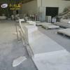 Banco con acabado de concreto personalizado Asiento público exterior en Plaza Cultural Banco combinado con forma especial de PRFV