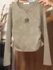 Camiseta de mujer de algodón puro con cuello en V, manga larga, diseño único, pliegues laterales, ceñida a la cintura, corte ajustado, color caqui, top de otoño