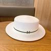 Sombrero de paja blanco elegante de estilo francés para verano, con parte superior plana, para mujer, para vacaciones en la playa, sombrero de copa informal sencillo y combinable.