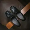 Jiezhou 2026 Primavera Novo Estilo Sapatos Slip-On Tecidos à Mão Estilo Retrô Nicho Luxo Couro Bovino de Primeira Camada Sapatos Femininos