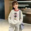Camiseta listrada de manga longa 100% algodão para meninas, novo estilo primavera e outono 2026, top versátil casual ins, camiseta básica infantil, moderna