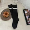 Meias compridas femininas listradas color block estilo coreano, nova coleção de outono, design simples canelado, sem costura e com barra franzida