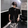Camiseta Masculina de Verão Clean Fit Desconstruída com Ombreiras Bonita Design de Alta Qualidade Modelo Masculino Veste Mangas Curtas