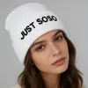 Comércio Exterior Outono e Inverno Novo Estilo Chapéu de Tricô Ins para Mulheres com Bordado em Inglês, Chapéu de Lã Quente Versátil para Homens, Chapéu Tendência Estilo Coreano