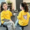 Camiseta de manga larga para niña, colección primavera/otoño 2026, elegante, algodón puro, look en capas, adecuada para niños mayores, diseño de dibujos animados, top de capa interior