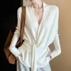 Blusa de Tricô Branca Chique, Única e Bonita com Design de Cadarço, Roupa Feminina Estilosa e Elegante para Outono e Inverno
