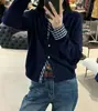 Cárdigan de punto de cuadros falso de dos piezas con retazos y cuello redondo, nuevo suéter casual estilo coreano para mujer Otoño 2026, top de moda