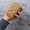 Billetera para Mujer Modelo Nuevo de Fábrica, Estilo Corto, Diseño Sencillo de Corazón Bordado, Billetera para Monedas de PU, Billetera Pequeña con Múltiples Ranuras para Tarjetas, Pinza para Billetes, Portatarjetas