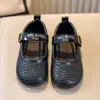 Mocasines de Boca Baja de Moda Versátiles para Niñas 2026 Otoño Nuevos Zapatos de Color Sólido Estilo Tejido Adecuados para Edades 3-12