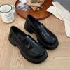 Zapatos Planos de Moda y Versátiles con Punta Redonda y Suela Gruesa Color Negro Estilo Preppy Zapatos Pequeños de Piel Otoño 2025 Nuevos Mocasines Británicos Jk