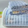 Juego de sábanas de terciopelo de leche, tres piezas, forrado de felpa, engrosado para abrigar, suave y cómodo para otoño e invierno, con un estampado fresco y elegante estilo ins