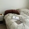 Ins Rayas Simples Engrosado Terciopelo de Leche Juego de Cama de Cuatro Piezas Cálido Coral Terciopelo Sábanas Funda Nórdica Ropa de Cama 4