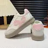 Zapatos blancos de diseño único estilo coreano dulce para niñas, nuevos y versátiles zapatos deportivos ligeros primavera-verano 2026 para estudiantes de primaria