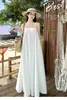 Vestido Blanco de Tirantes Finos con un Diseño Único, Nuevo Estilo Francés para el Verano 2026, Suave y Elegante, Perfecto para Vacaciones en la Costa