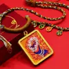 Colar com Pingente de Caixa Gawa Thangka Tibetano Clássico Exquisito Pintado à Mão Amarelo Vermelho Branco Preto Areia Grossa de Cinco Cores Cinco Caminhos Deus da Riqueza