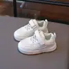 Sapatos Brancos Antiderrapantes de Mola e Outono com Sola Média Macia para Meninas Sapatos Esportivos Infantis Sapatos para Meninos Estilo Infantil Sapatos de Bebê Branco