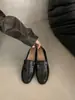 Mocassins slip-on estilo britânico retrô para mulheres, nova coleção primavera/verão 2026, sapatilhas de bico redondo, sapatos pequenos de couro versáteis