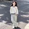 Conjunto de Dos Piezas para Niñas Primavera y Otoño 2026: Cárdigan de Cuadros Color-Block y Pantalones Casuales de Moda de Pierna Ancha a Cuadros