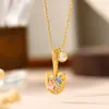 Pingente de Pá em Ouro com Zircônias Micro Pontilhadas para Mulheres Design Retro Acessível de Luxo Único Elegante Moda Nicho Corrente para Clavícula