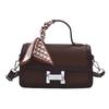 Bolso Cuadrado Pequeño Portátil de Bolsillo Multicapa de Alta Gama para Mujer 2025 Nuevo Transfronterizo de Contraste de Color Bufanda de Seda Bolso de Hombro Cruzado