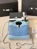 2026 Nova Bolsa de Couro Oleado Moda Bolsa de Ombro Acolchoada com Corrente Pequena Bolsa Transversal Estilo Chanel para Mulheres Atacado
