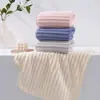 Toalla de coral para niñas, almohadilla limpiadora facial, para baño, engrosada, para secar el cabello, absorbente, sin pelusa, para el hogar, no es toalla facial de algodón puro