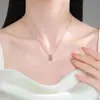 Colar de Prata Esterlina S925 em Forma de V Moissanita 1/2 Quilate Pingente de Orelha de Coelho de Quatro Garras para Mulheres Corrente de Clavícula Simples Atacado