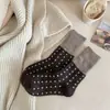 Calcetines gruesos y cálidos de lana de otoño e invierno con puntos de onda pequeña a juego de colores, calcetines de tubo medio de color contrastante para hombre, calcetines apilados para niños, estilo japonés vintage Zhuji