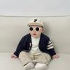 Traje de suéter para niño Primavera Nuevo Guapo Moda Infantil Rayado Cuello en V Cárdigan de Punto Bebé Pantalones Casuales