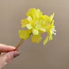 Grampo de Cabelo com Flor de Tecido com um Toque Super Fada, Atmosfera Suave e Elegante, Acessório de Cabelo Requintado e Luxuoso