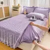 Faldón de cama acolchado 100% algodón estilo dos en uno sábana de cama estilo campestre con flores pequeñas cubierta de cama antideslizante