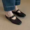 Versión de cuero suave~Zapatos cerrados versátiles de tejido hueco negro para mujer con correa metálica y mules de punta cuadrada