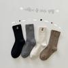Z378 Calcetines Infantiles al por Mayor Otoño 2023 Oso de Dibujos Animados Bordado Calcetines Infantiles de Caña Media Color Sólido Algodón Calcetines para Niños