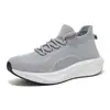 Zapatillas deportivas de verano para hombre, de punto flyknit, color negro completo, para exteriores, slip-on, suela blanda, estilo dad shoes, zapatos para caminar para personas mayores