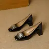 Salto Bloco Scarpins Mary Janes Sapatos Femininos Estilo Novo Primavera e Outono Couro Patentado Francês Fivela Quadrada de Metal Slip-on Baixos