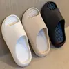 Chinelos de verão masculinos e femininos para uso externo, modelo slip-on 2026, com sola grossa, que aumentam a altura, para uso doméstico, sandálias de praia antiderrapantes para casais