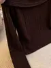 Suéter de tricô único e bonito na cor café, perfeito como xale ou suéter, um top estiloso e elegante para mulheres no outono