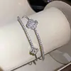 Pulseira Dupla Camada Borboleta Coração Geométrica de Zircônia Simples Europeia e Americana, Pulseira Fashion e Requintada, Joia de Luxo Leve e de Alta Qualidade para Mulheres