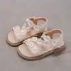 Sandálias Florais Estilo Francês para Meninas Verão 2025 Novas Sapatos Princesa Abertos no Dedo Estilo Coreano para Bebês Sandálias de Praia para Meninas